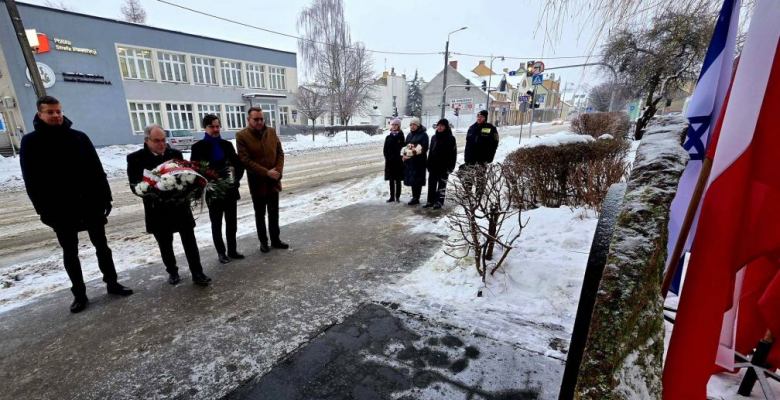 Ofiary Holokaustu upamiętniły we wtorek (27 stycznia) Władze Suwałk