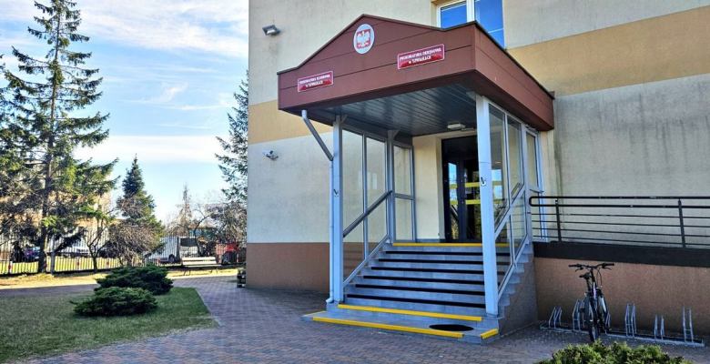 27-letni ojciec dziecka rzucił nim o podłogę