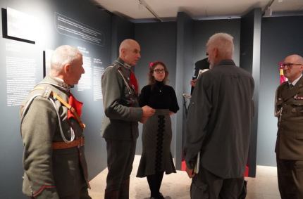 Ekspozycja prowadzi zwiedzających przez najważniejsze wydarzenia z dziejów pułku