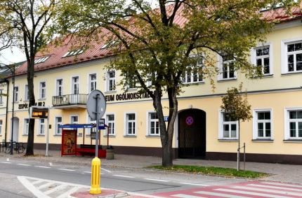 zostanie wybudowany szyb wraz z windą oraz nowoczesna pracownia