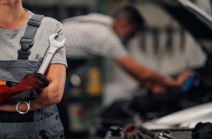 Po jakich kierunkach najłatwiej znaleźć pracę zaraz po szkole? Ranking branż