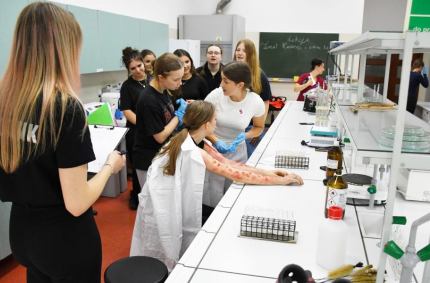 zadania symulujące realne sytuacje zagrożenia zdrowia i życia