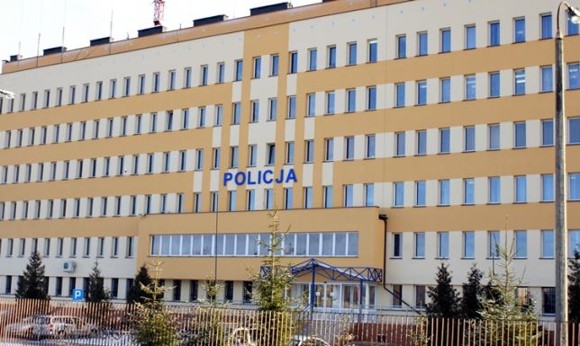 Chciała sprzedać płaszcz za 70 zł - straciła 10 tysięcy Kolejną ofiarą oszustów padła 70-letnia mieszkanka powiatu suwalskiego