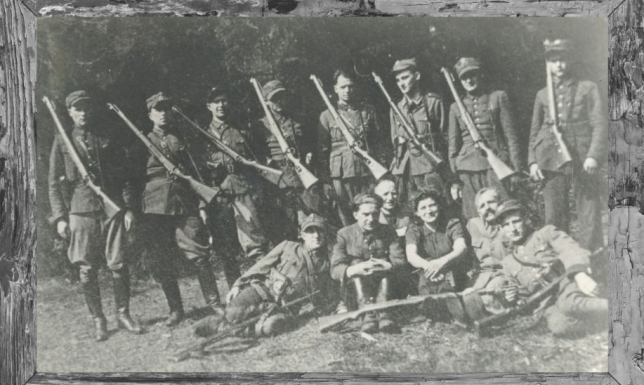 „Ślady na piasku” spotkanie z Lillą Jakubowską  zbiór czterech reportaży, które ukazują nieznane losy wybitnych mieszkańców Suwalszczyzny