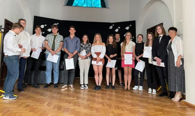 Pierwsi Absolwenci IB Diploma Programme w Suwałkach Absolwenci klasy międzynarodowej w I Liceum Ogólnokształcącym w Suwałkach