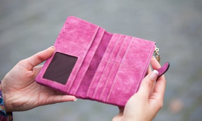 Portfel na prezent dla bliskiej osoby – sprawdź czy wypada go podarować