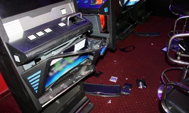 ZDEMOL0WAŁ AUTOMATY I ZABRAŁ GOTÓWKĘ