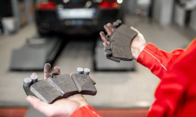 Wymiana klocków hamulcowych – jak często ją wykonywać?