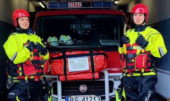 OSP w Płocicznie z nowym wyposażeniem. Jednostka otrzymała dwa zestawy suchych skafandrów
