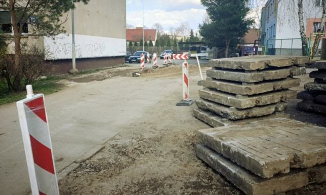 Remont drogi dojazdowej do bloków przy ulicy 1 Maja w Suwałkach