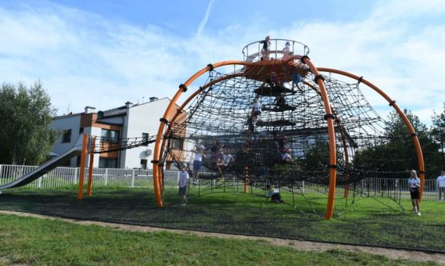 Projekt pn. „Strefa sportu i zabawy i relaksu Osiedla Hańcza”.