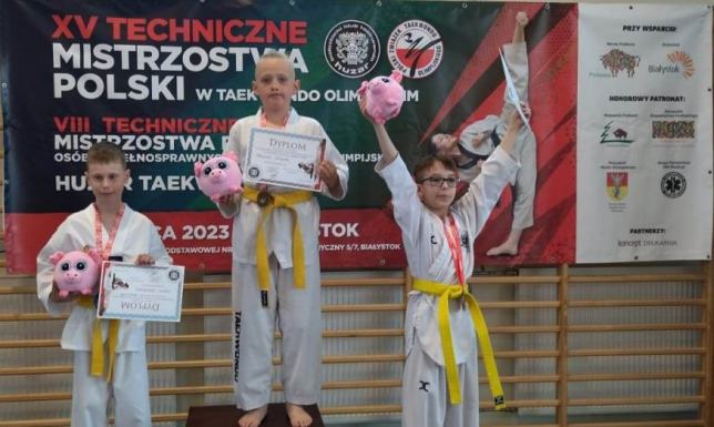 Mocny sukces i wygrana zawodników UKS TKD HUZAR Suwałki 