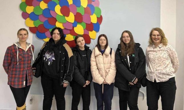 Uczniowie Zespołu Szkół nr 4 wspierają niepełnosprawnych. Uczniowie Zespołu Szkół nr 4 wspierają niepełnosprawnych.