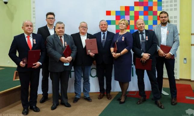 Wojciech Fortuna z Odznaką Honorową Województwa Podlaskiego Odznaka z województwa dla Wojtka Fortuny