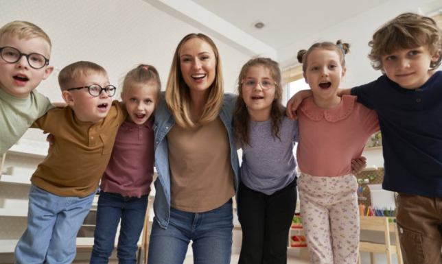 Chcesz zostać opiekunem dziennym? Zobacz, co musisz wiedzieć o tej pracy!