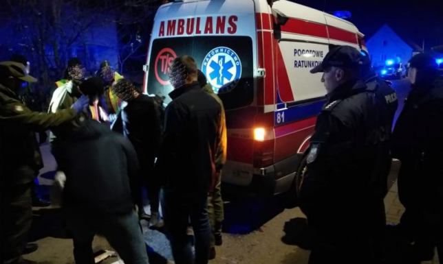 18 nielegalnych imigrantów w fałszywej karetce 18 nielegalnych imigrantów w fałszywej karetce