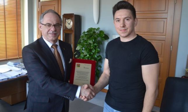 Adrian Miszkiel uratował dwoje dzieci na Kaczym Dołku w Suwałkach