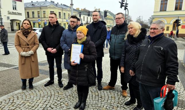 Przygotowali projekt uchwały ws. zakazu zbiorowego i indywidualnego zakwaterowania cudzoziemców domagają się od władz miasta działań w sprawie zablokowania utworzenia Centrum Integracji Cudzoziemców
