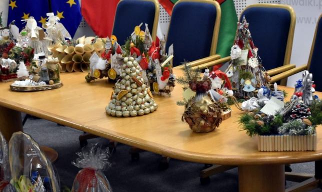  najpiękniejsze ozdoby i stroiki świąteczne wykonane z materiałów z recyklingu