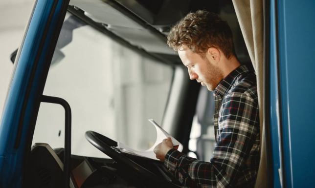 Jak zapłacić mniej za ubezpieczenie ciągnika siodłowego w 2025 roku