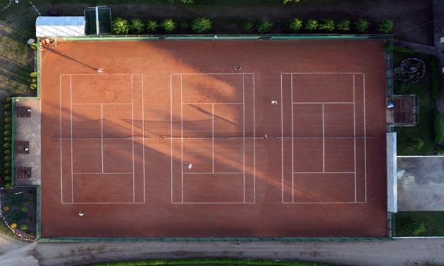 umowa na budowę oświetlenia i modernizację kortów tenisowych na Stadionie Lekkoatletycznym