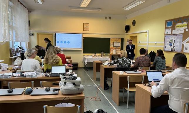 Kampania edukacyjno-społeczna "#wkręć się w technologię!" wystartowała na Podlasiu.  Kampania edukacyjno-społeczna "#wkręć się w technologię!" wystartowała na Podlasiu.