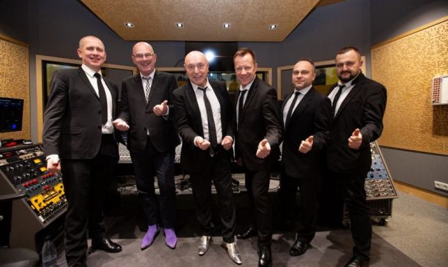 Shakin’Dudi to artystyczny pseudonim Ireneusza Dudka, propagatora bluesa w Polsce