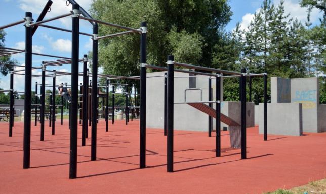 opracowanie projektu i budowę strefy sportu i zabawy osiedla Hańcza – Street Workout 