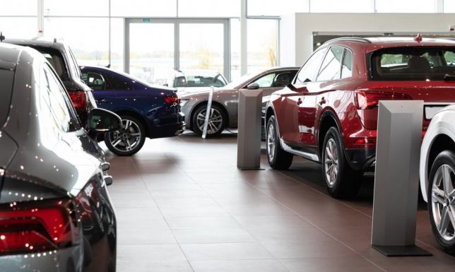 Nowy samochód dla firmy – na kredyt czy w leasingu? Porównujemy