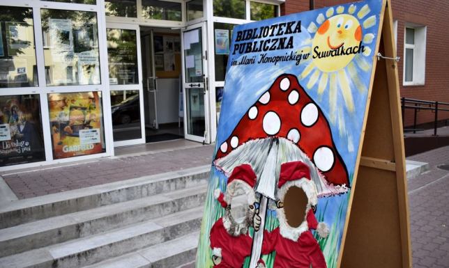 zajęcia dodatkowe dla dzieci w bibliotecznej pracowni Smykałka