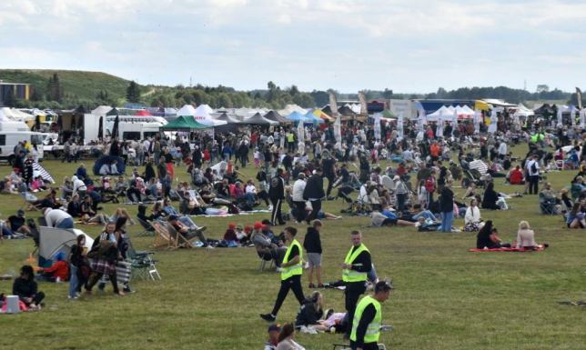 wprowadzenie płatnego wejście na teren imprezy Air Show Odlotowe Suwałki