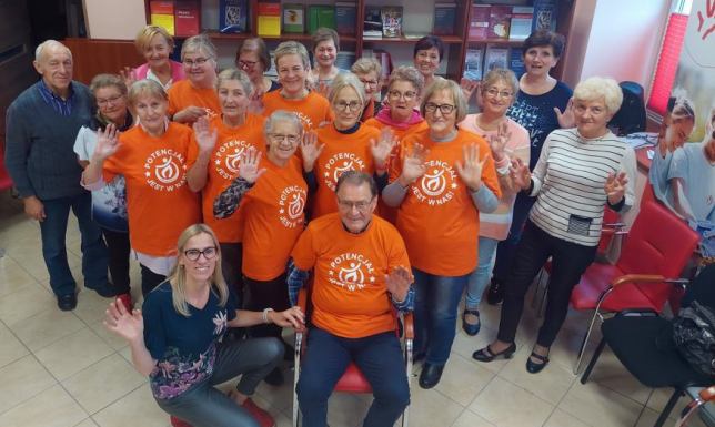 Seniorzy ochotnicy – promocja i rozwój wolontariatu wśród osób starszych