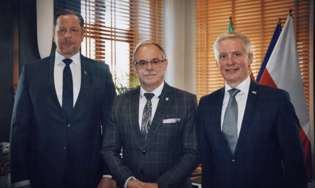 Ambasador Litwy z wizytą w Suwałkach  Ambasador Republiki Litewskiej w Polsce w suwalskim Ratuszu