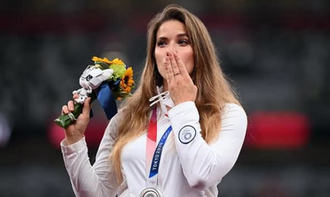 Charytatywna licytacja srebrnego medalu Marii Andrejczyk w rzucie oszczepem