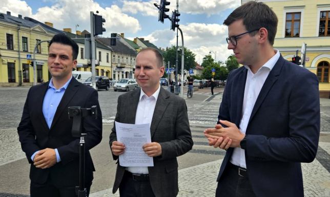 Konferencja prasowa Adama Andruszkiewicza, posła Prawa i Sprawiedliwości