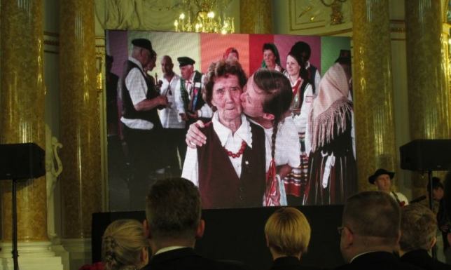 97-letnia śpiewaczka z Wiżajn najlepsza w Kazimierzu Śpiewacy z Suwalszczyzny nagrodzeni w Kazimierzu