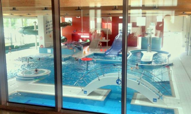 Zakończył się remont płytek w strefie basenu rekreacyjnego suwalskiego Aquaparku