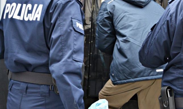 25-letni suwalczanin aresztowany za nękanie byłej partnerki Na dwa miesiące do aresztu trafił 25-letni stalker zatrzymany przez suwalskich policjantów