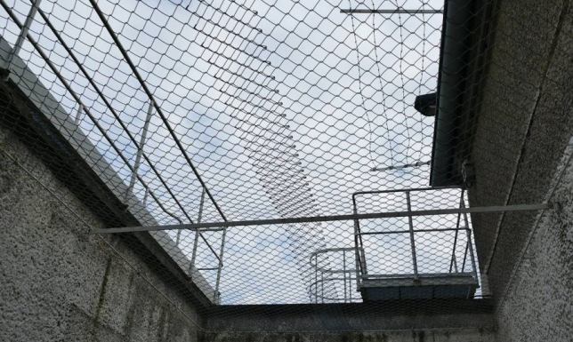 Mieszkaniec Suwałk do aresztu trafił z szafy mężczyzna schował się przed mundurowymi w szafie