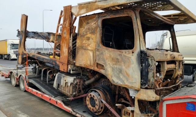 Próbował wwieźć do Polski spaloną ciężarówkę Nielegalny transport odpadów zatrzymali funkcjonariusze KAS