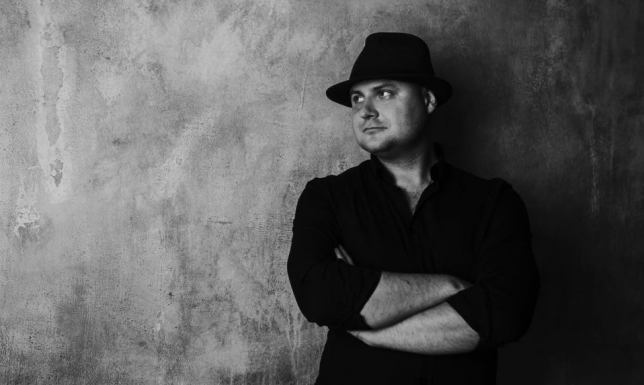 historia superbohaterska opowiadająca o księdzu obdarzonym nadludzkimi mocami