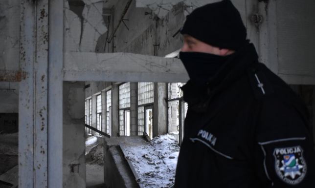 Był bliski zamarznięcia, bo nie wiedział gdzie szukać pomocy Policjanci z Augustowa uratowali 65-latka, który był bliski zamarznięcia