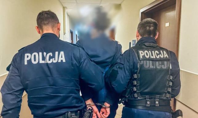 24-latek i 20-latek odpowiedzą za wywieranie wpływu na czynności urzędowe funkcjonariusza