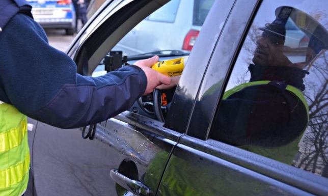 Kierowca opla uderzył w volkswagena na ulicy Leśnej w Suwałkach