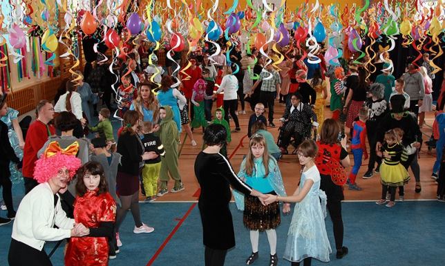 Bal karnawałowy "W krainie bajek i magii" Zabawa karnawałowa w Specjalnym Ośrodku Szkolno-Wychowawczym nr 1