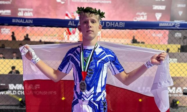 srebrny medal podczas Młodzieżowych Mistrzostw Świata IMMAF