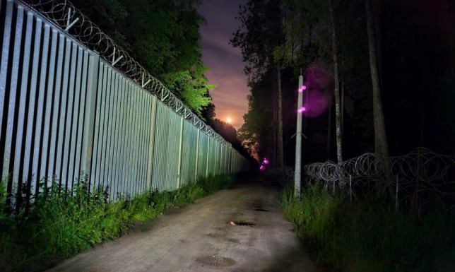Bariera na granicy zostanie dodatkowo wzmocniona Modernizacja bariery fizycznej na granicy z Białorusią