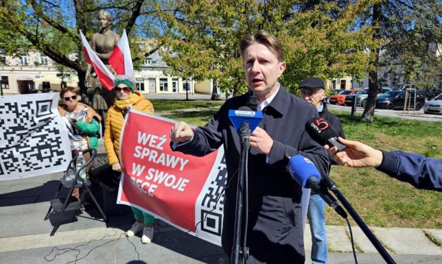 Konferencja prasowa kandydata na prezydenta Polski Artura Bartoszewicza