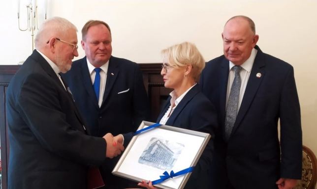 Biskup Ełcki z Odznaką Honorową „Primus in Agendo” Nadanie Odznaki Honorowej „Primus in Agendo” Jego Ekscelencji Biskupowi Ełckiemu