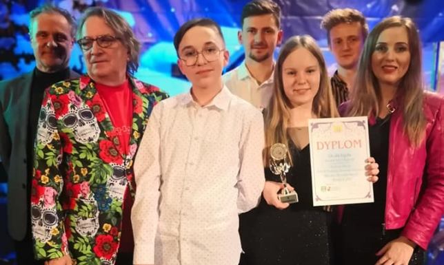 Sukces Beciaków na Ogólnopolskim Festiwalu Piosenki Julka Bigielis zajęła 1. miejsce na Ogólnopolskim Festiwalu Piosenki 'Mikrofon dla Najmłodszych"